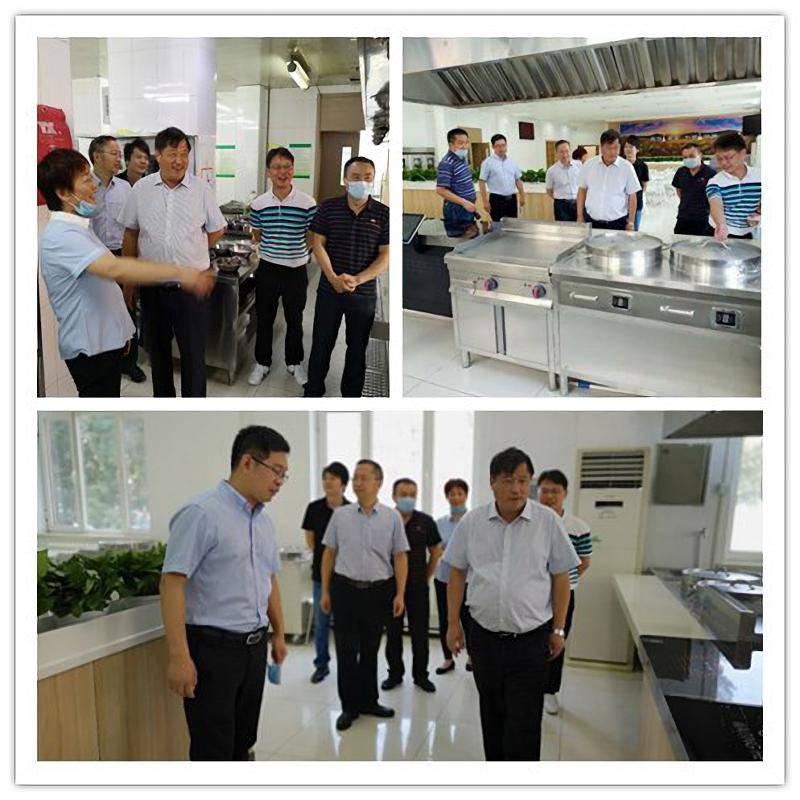 徐開云、李成城檢查中國鈾業(yè)總部員工餐廳1.jpg